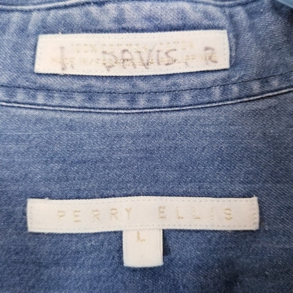 Perry Ellis Men's Blue Chambray Button Down Shirt - Picture 5 of 7